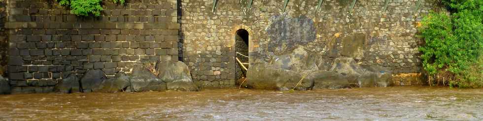 19 janvier 2018 - St-Pierre - Rivire d'Abord en crue - Tempte Berguitta -Rive gauche