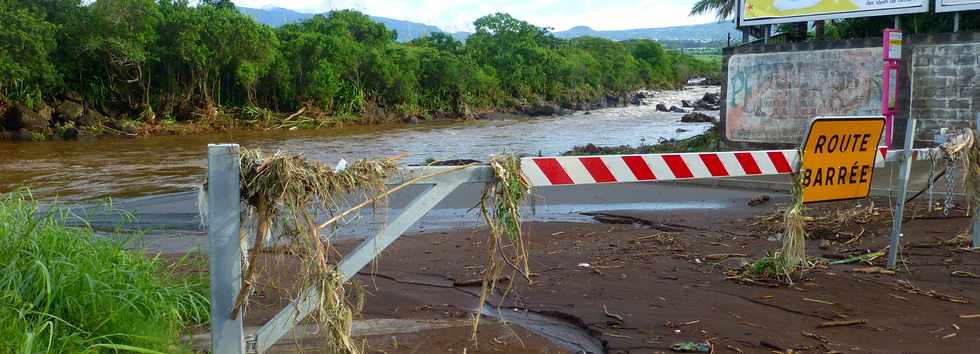 19 janvier 2018 - St-Pierre - Chemin de Bassin Plat - Radier submerg lors de la tempte Berguitta