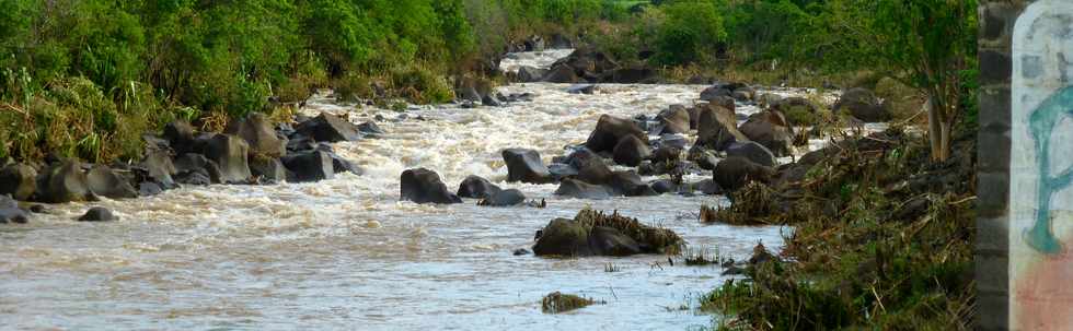 19 janvier 2018 - St-Pierre - Chemin de Bassin Plat - Radier submerg lors de la tempte Berguitta