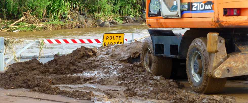 19 janvier 2018 - St-Pierre - Chemin de Bassin Plat - Radier submerg lors de la tempte Berguitta