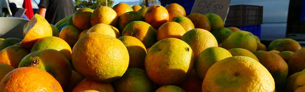 20 janvier 2018 - St-Pierre - March forain - Aprs le passage de la tempte Berguitta - Oranges