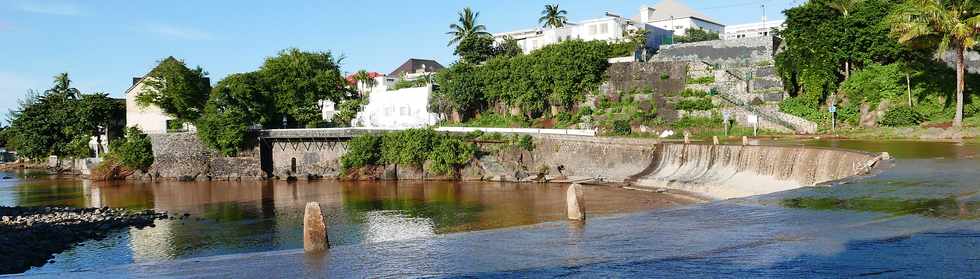 27 janvier 2018 - St-Pierre - Radier de la rivire d'Abord encore submerg aprs la tempte Berguitta