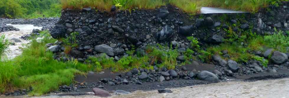 4 mars 2018 - Tempête Damazile - Bras de Cilaos -Radier du Ouaki submergé -