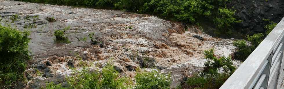 5 mars 2018 - 8h - Cyclone Dumazile - Ravine des Cabris en crue