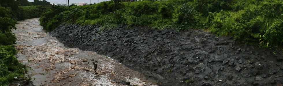 5 mars 2018 - 8h - Cyclone Dumazile - Ravine des Cabris en crue