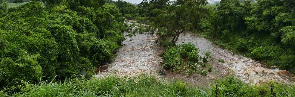 5 mars 2018 - 8h - Cyclone Dumazile - Ligne Paradis - Ravine Blanche en crue