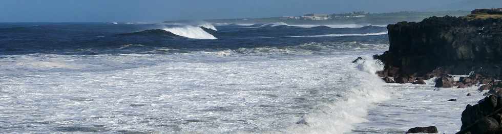 8 mars 2018 - St-Pierre - Houle sur le Cap Tuf aprs le passage du cyclone Dumazile