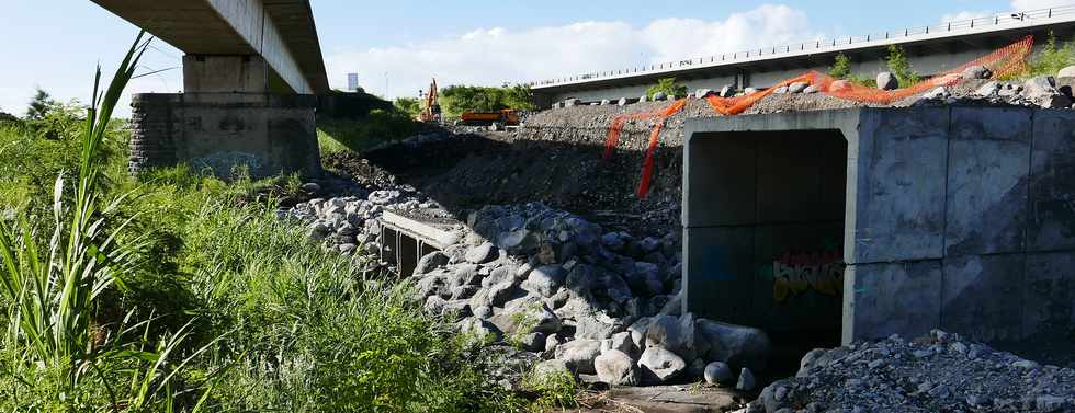 9 mars 2018 - Rivire St-Etienne - Chantier de dmolition de l'ancien radier de 2007 - Entreprise A3TN