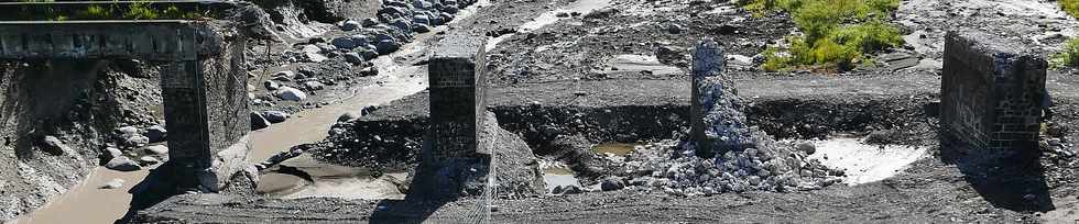 9 mars 2018 - Rivire St-Etienne - Chantier de dmolition de l'ancien pont amont - Entreprise A3TN