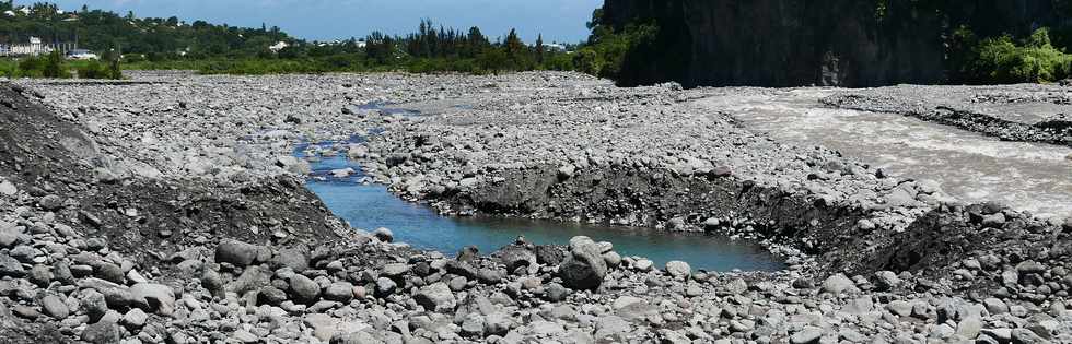 13 mars 2018 - Bras de Cilaos - Travaux au radier du Ouaki aprs le passage du cyclone Dumazile