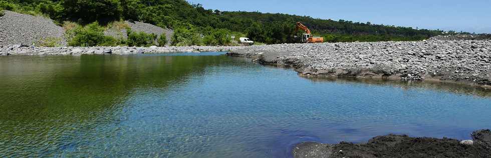 13 mars 2018 - Bras de Cilaos - Travaux au radier du Ouaki aprs le passage du cyclone Dumazile -