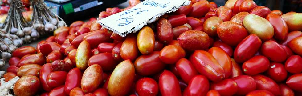 7 avril 2018 - Marché forain de St-Pierre, le plus beau des marchés de la Réunion - Tomates