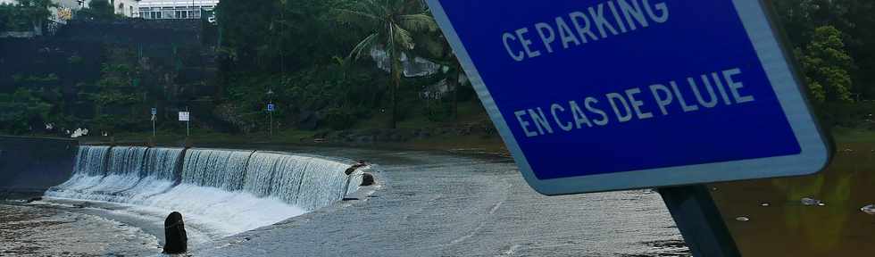 25 avril 2018 - St-Pierre - Radier de la rivire d'Abord en crue - Tempte Fakir