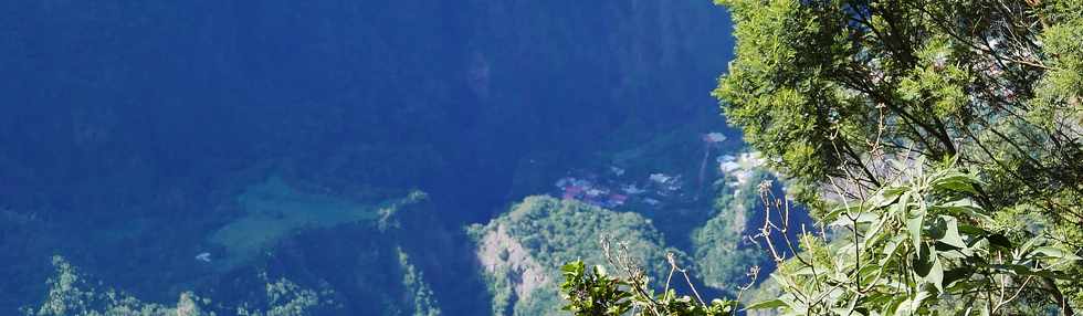 6 mai 2018 - St-Louis - Les Makes - Piton Cabris vers Bras Patates - Vue sur le Petit Serr -