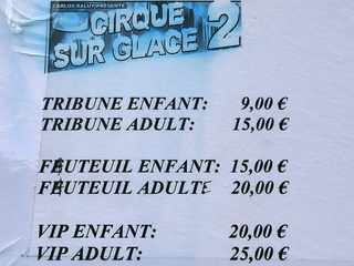 18 juillet 2018 - St-Pierre - Montage du chapiteau du cirque Raluy à Ravine Blanche - Tarifs des places