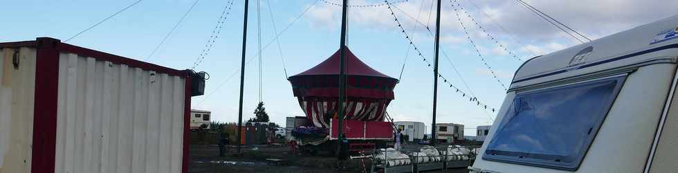 18 juillet 2018 - St-Pierre - Montage du chapiteau du cirque Raluy  Ravine Blanche