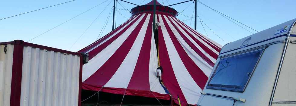 18 juillet 2018 - St-Pierre - Montage du chapiteau du cirque Raluy  Ravine Blanche