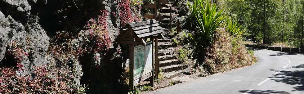 25 octobre 2018 - Cilaos - Route de l'Ilet  Cordes - dpart du sentier vers le col du Tabit -