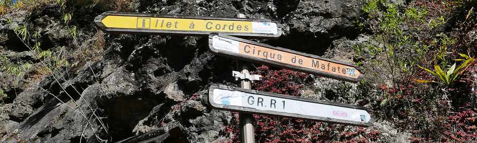 25 octobre 2018 - Cilaos - Route de l'Ilet  Cordes - dpart du sentier vers le col du Tabit -