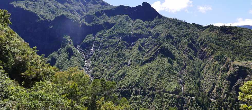 25 octobre 2018 - Cilaos - Sentier vers le col du Tabit - Cascade Pitsa