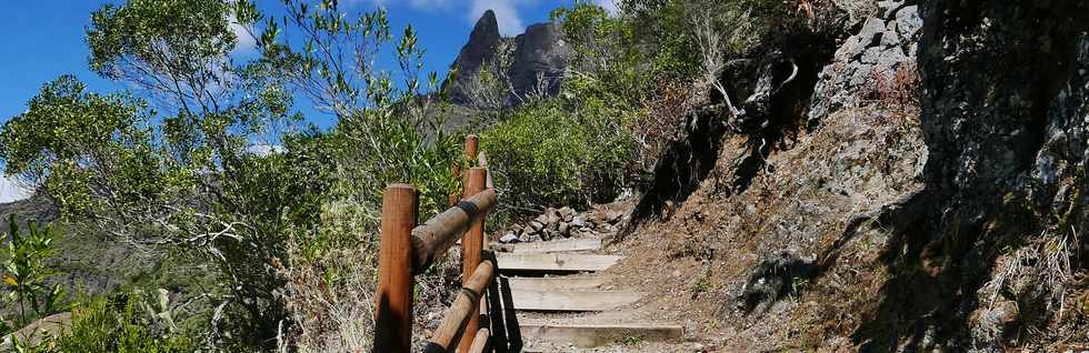 25 octobre 2018 - Cilaos - Sentier vers le col du Tabit -