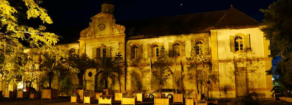 6 dcembre 2018 - St-Pierre - Htel de ville de nuit