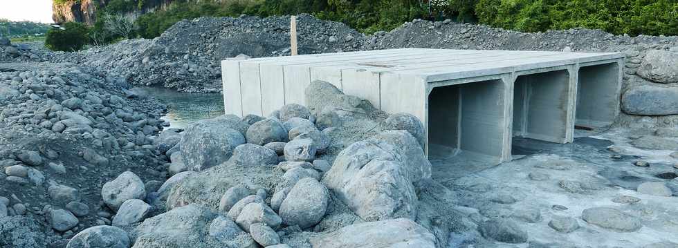 12 janvier 2019 - Bras de Cilaos - Travaux hydrauliques au radier du Ouaki