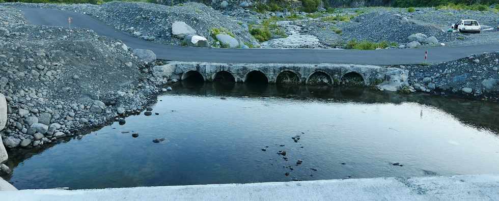 12 janvier 2019 - Bras de Cilaos - Travaux hydrauliques au radier du Ouaki