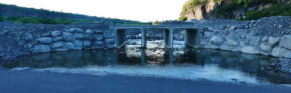 12 janvier 2019 - Bras de Cilaos - Travaux hydrauliques au radier du Ouaki