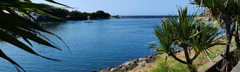 3 mars 2019 - St-Pierre - Front de mer - Entre du port