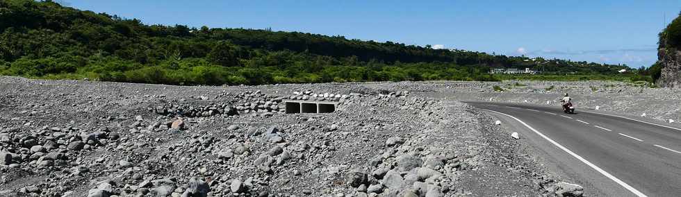 10 mars 2019 - St-Louis - Bras de Cilaos - Nouveau radier au Ouaki -