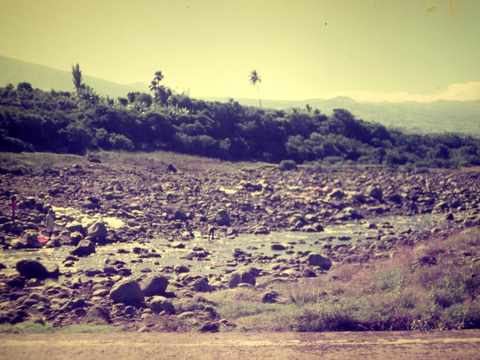 La Réunion, dans les années (19)70 -  Lavage du linge dans la rivière St-Etienne