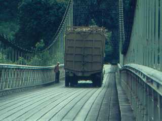 Pont suspendu rivière de l'Est (juillet 1973)
