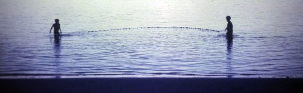 1970 Etang Sal� les Bains - p�che dans le lagon