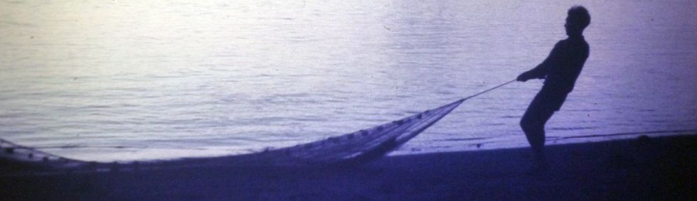 1970- P�che dans le lagon d'Etang-Sal� les bains