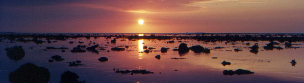 1970- Etang-Sal� les bains - coucher de soleil sur le lagon