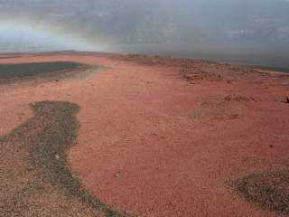 Plaine des Sables, taches rouges