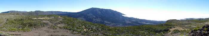 Piton de la Fournaise et Enclos, vus du Piton de Bert