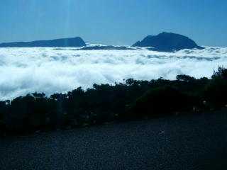 Grand Bnare et Piton des Neiges au-dessus des nuages