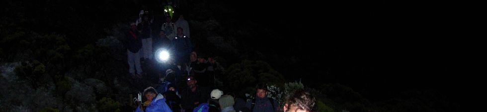 2 sept 2006 - Randonneurs en attente au Pas de Bellecombe