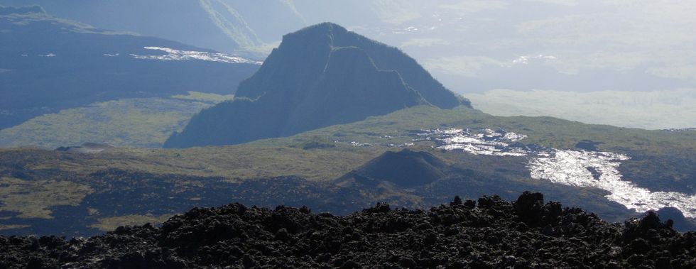 2 sept 2006 - vue vers le Piton de Crac depuis le crat�re Dolomieu