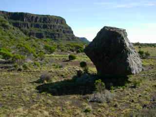 Blocs tombs du rempart des Sables