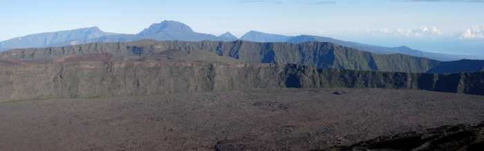 Piton des Neiges depuis le Piton de la Fournaise