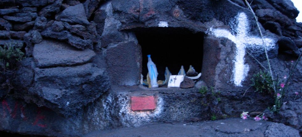 Oratoire sur le sentier du Piton de Bert