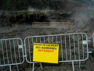 La Caverne, interdite d'accès par des barrières
