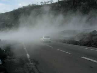 Brouillard sur la route des laves