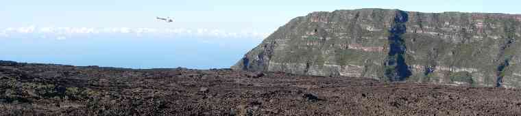 Passage d'hlicoptre  proximit du Morne Langevin