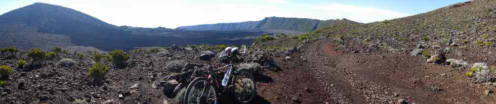 Au pied du Piton Rouge, vers le Piton de Bert