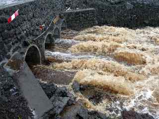 Ravine Criais en crue - buses, vers l'aval