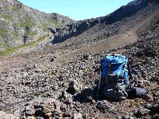 Pause au pied du Cass de la Plaine des Sables